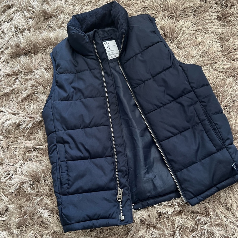 GAP Navy Blue ColdControl puff vest in Excellent Condition Boy Size Small